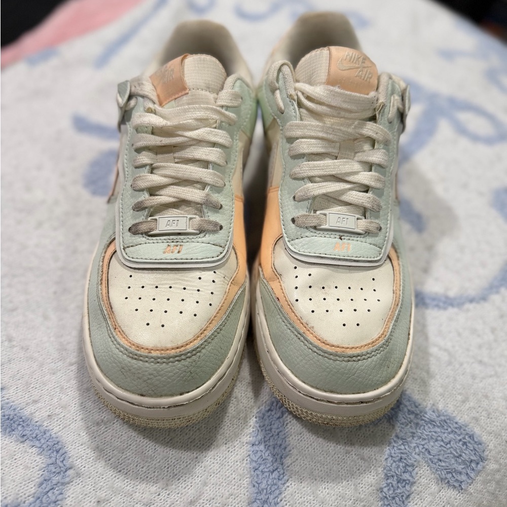 Nike Women's Shoes in Mint Green and Peach